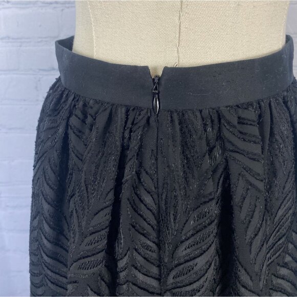 ⭐ 3/$15 J. Crew Size 2P Floral Textured Black Mini Skirt With Back Zipper - Picture 6 of 10